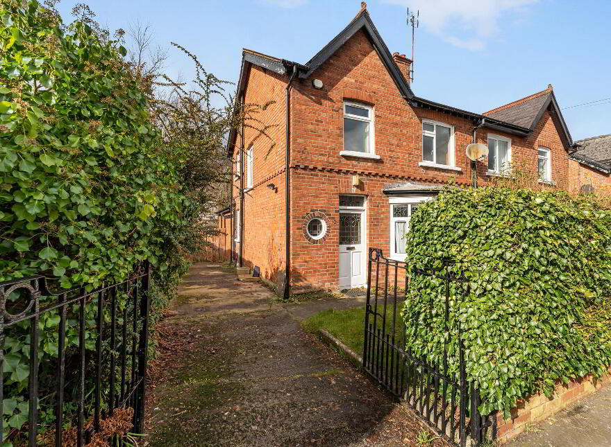 2 Lucerne Parade, Stranmillis, Belfast, BT9 5FT
