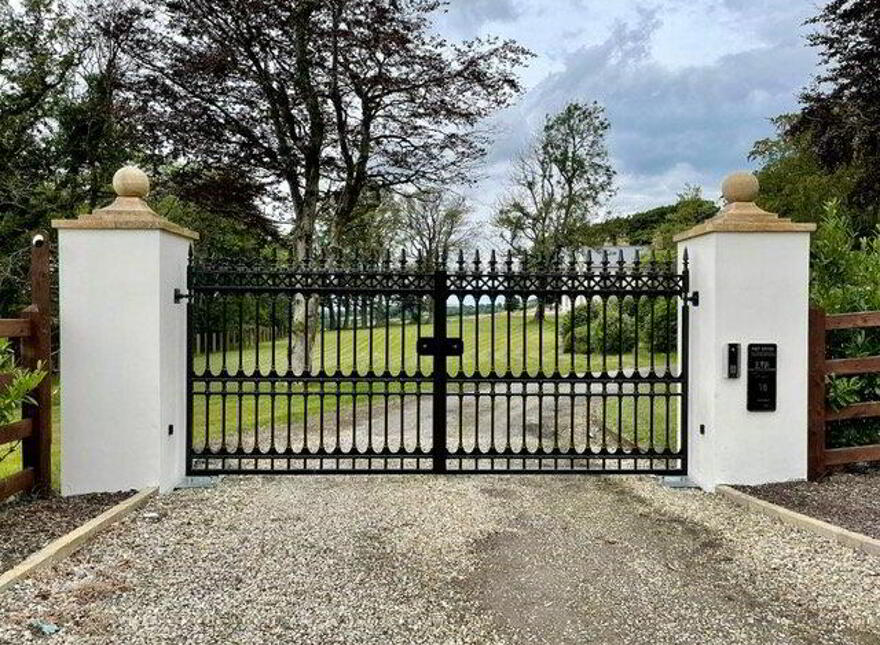 18 Ballyhanedin Road, Feeny, BT47 4TQ