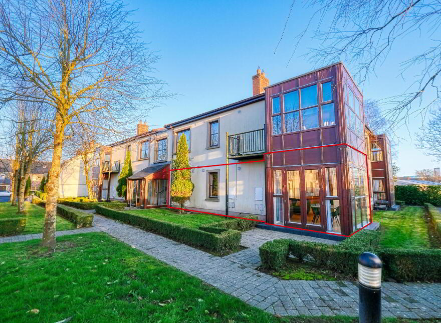 32 Saint Albans, Longford Town, N39NC44