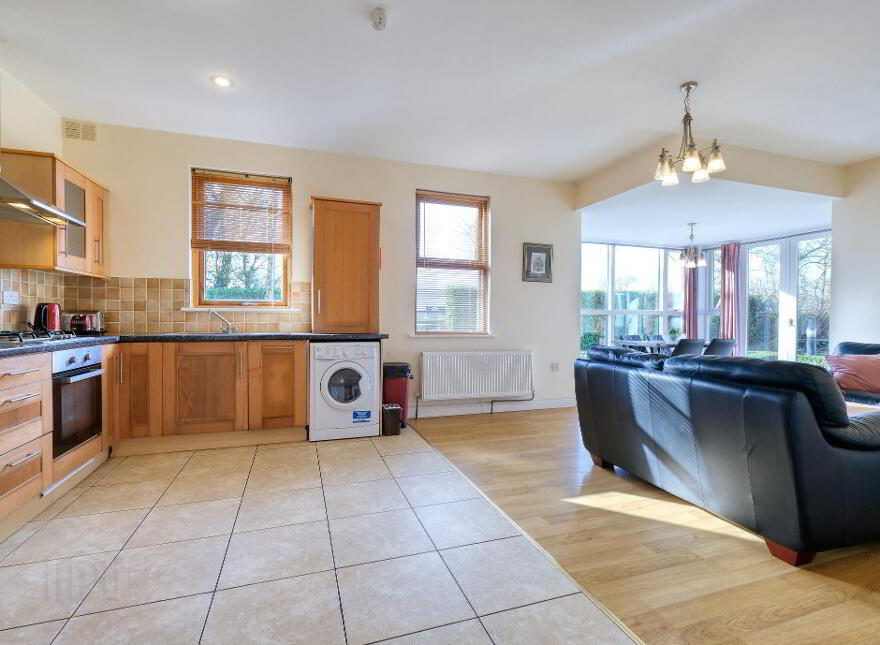 32 Saint Albans, Longford Town, N39NC44
