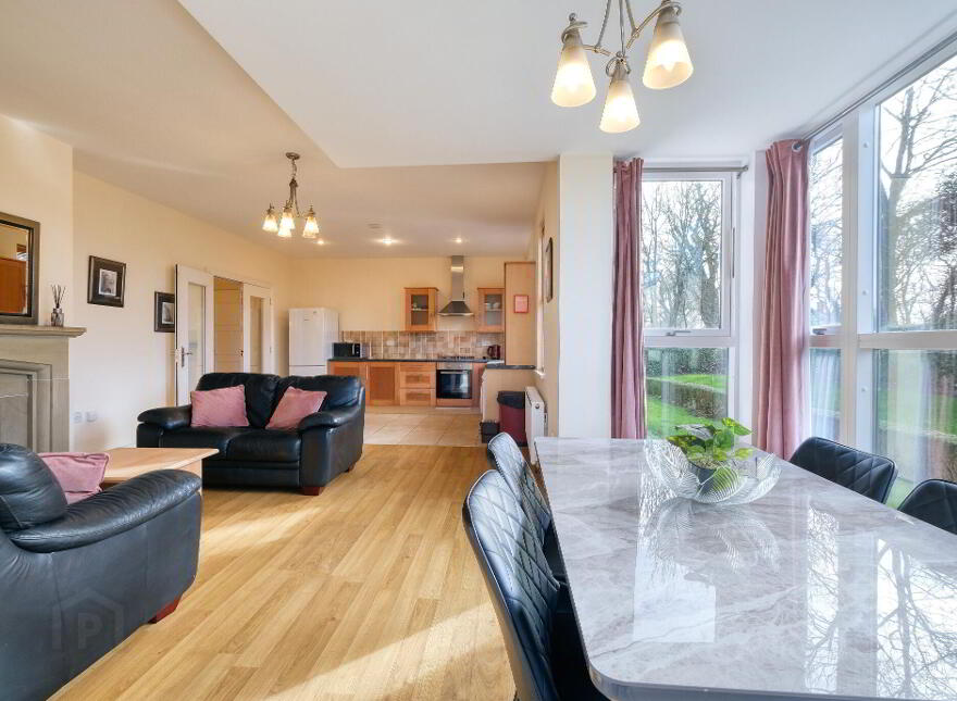 32 Saint Albans, Longford Town, N39NC44