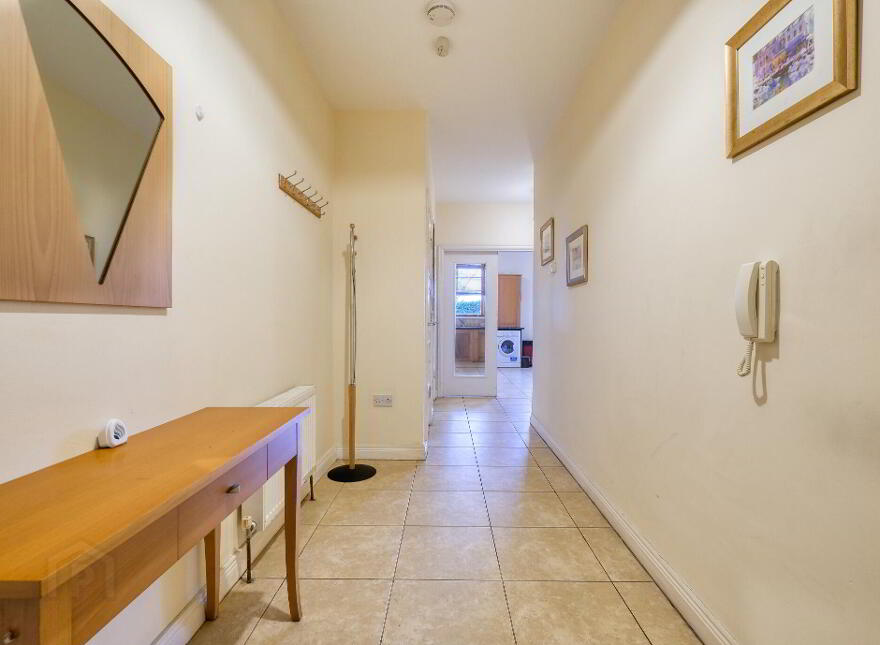 32 Saint Albans, Longford Town, N39NC44