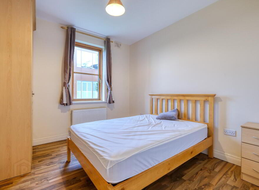 32 Saint Albans, Longford Town, N39NC44