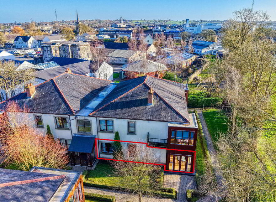 32 Saint Albans, Longford Town, N39NC44