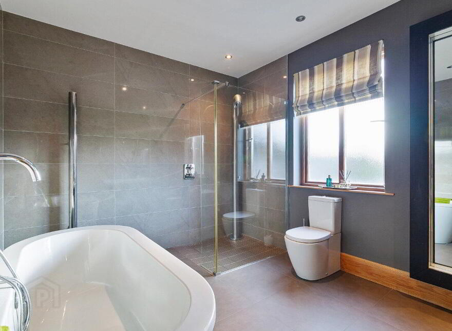 22 Deramore Park South, Belfast, BT9 5JY