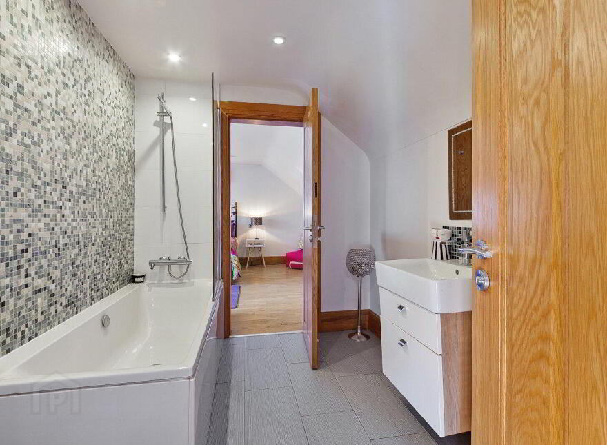 22 Deramore Park South, Belfast, BT9 5JY