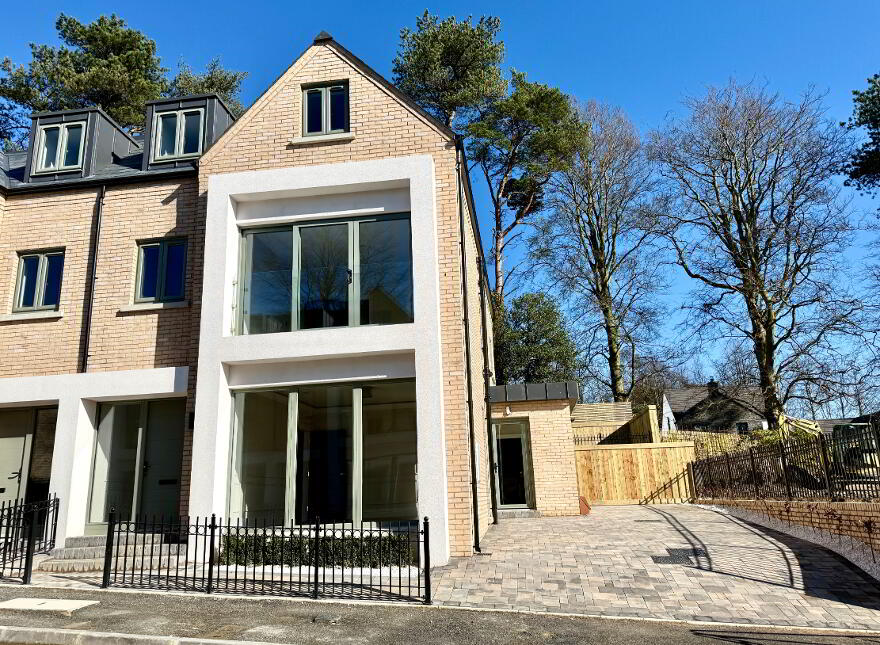 2 Derrianna, Culmore Road, Derry, BT48 8JB