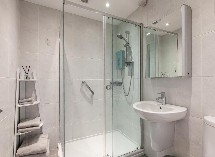 17/18 St. Helens Court, High Street, Holywood, BT18 9SS