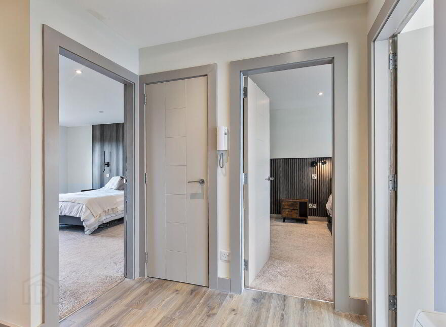 17/18 St. Helens Court, High Street, Holywood, BT18 9SS