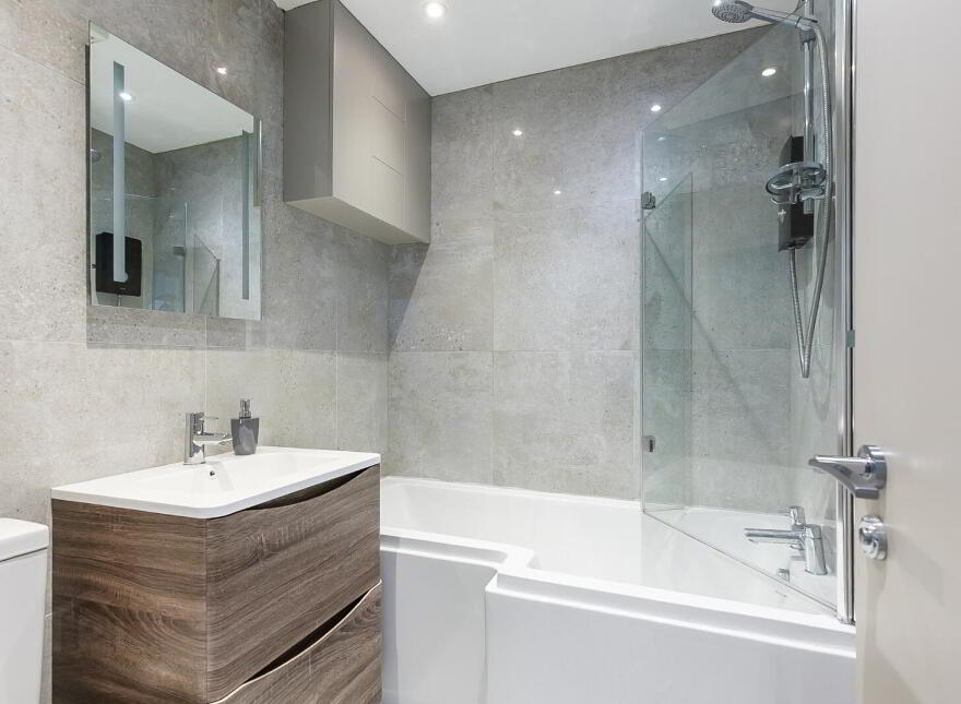 17/18 St. Helens Court, High Street, Holywood, BT18 9SS