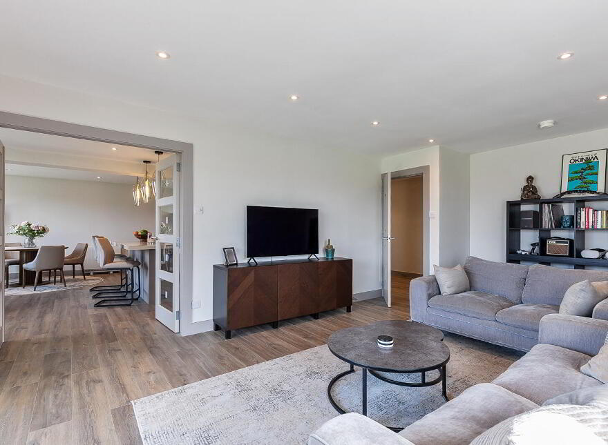 17/18 St. Helens Court, High Street, Holywood, BT18 9SS