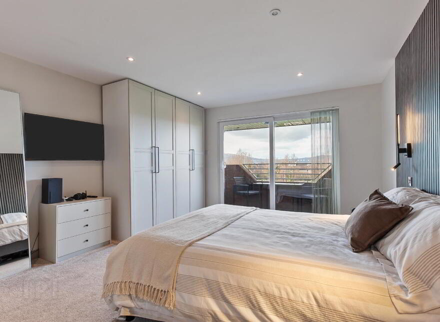17/18 St. Helens Court, High Street, Holywood, BT18 9SS