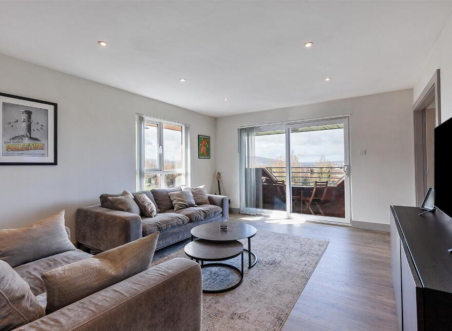 17/18 St. Helens Court, High Street, Holywood, BT18 9SS