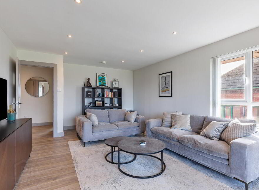 17/18 St. Helens Court, High Street, Holywood, BT18 9SS