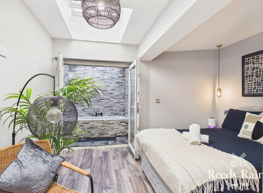 Apartment 1 153 Albertbridge Road, Belfast, BT5 4PS