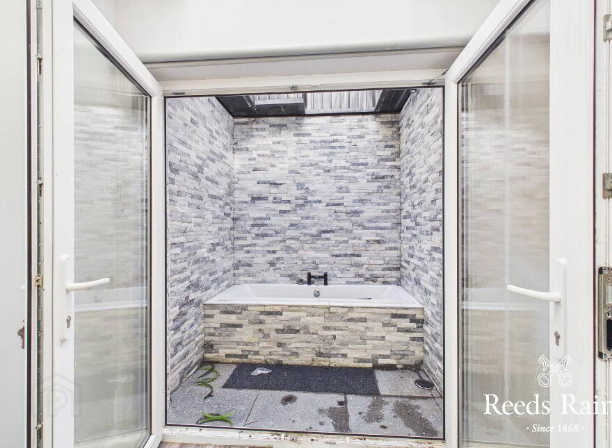 Apartment 1 153 Albertbridge Road, Belfast, BT5 4PS