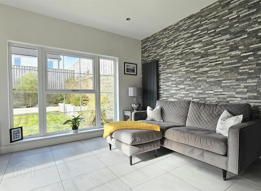 12 Bashford Park Hill, Carrickfergus, BT38 9FG