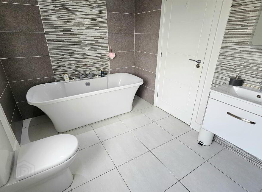 12 Bashford Park Hill, Carrickfergus, BT38 9FG