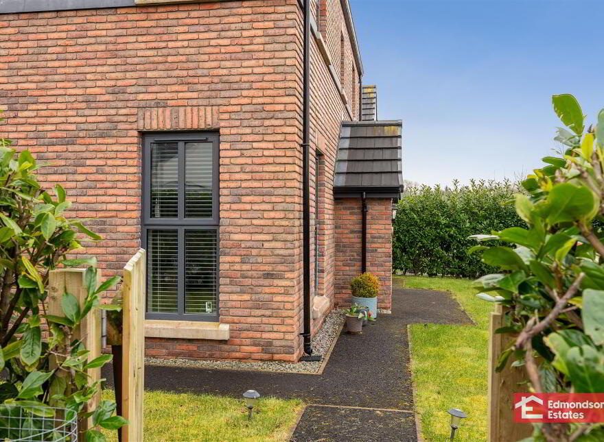 77 Castlegate, Galgorm, Ballymena, BT42 1SD