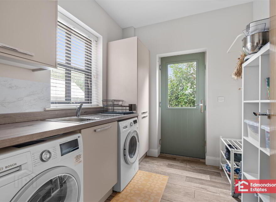 77 Castlegate, Galgorm, Ballymena, BT42 1SD