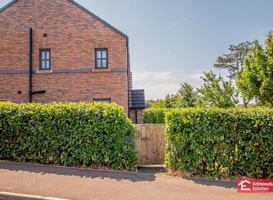 77 Castlegate, Galgorm, Ballymena, BT42 1SD