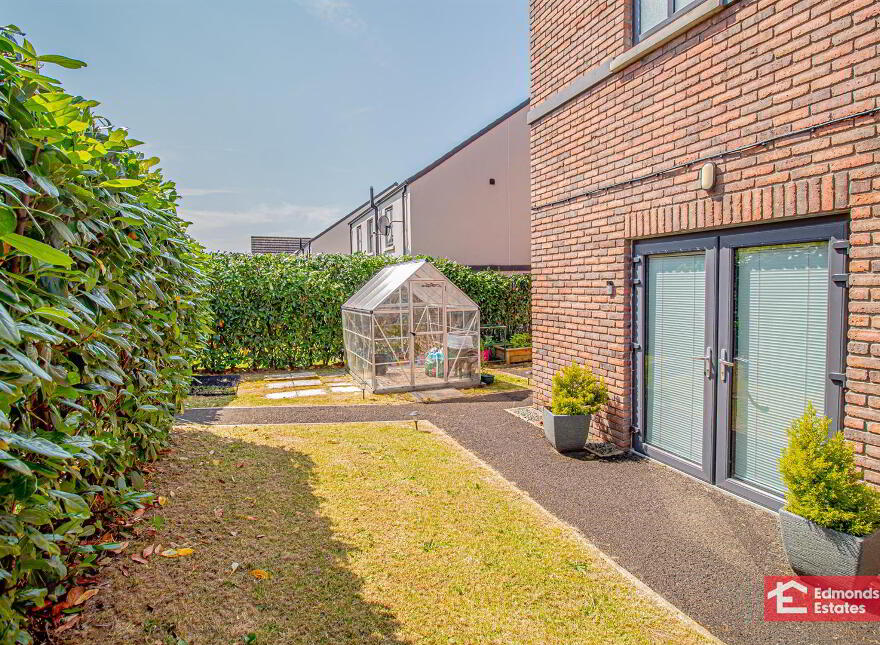 77 Castlegate, Galgorm, Ballymena, BT42 1SD