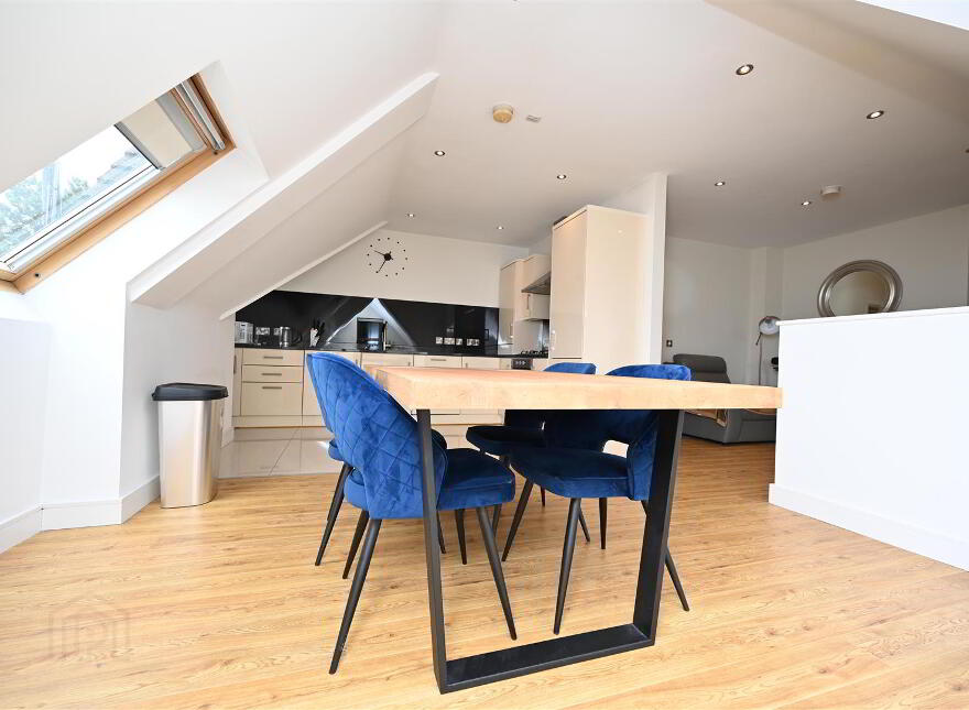 Apt 15, 22 Upper Lisburn Road, Belfast, BT10 0AA