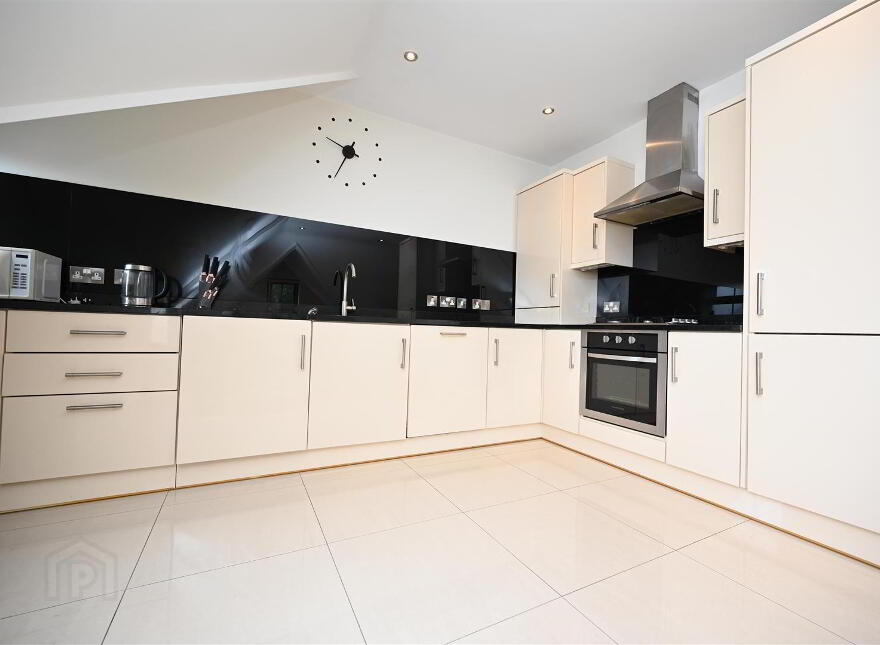 Apt 15, 22 Upper Lisburn Road, Belfast, BT10 0AA