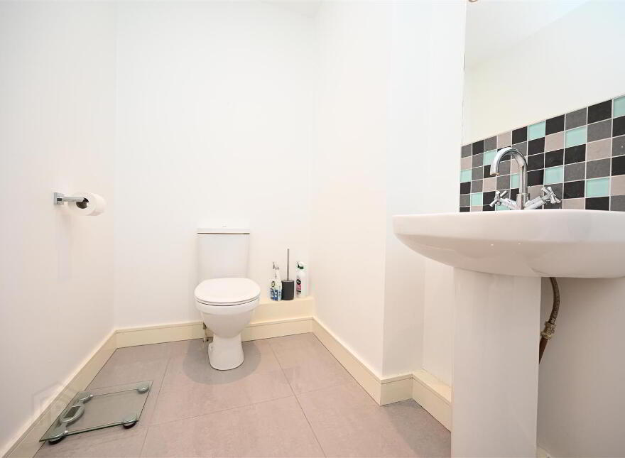 Apt 15, 22 Upper Lisburn Road, Belfast, BT10 0AA