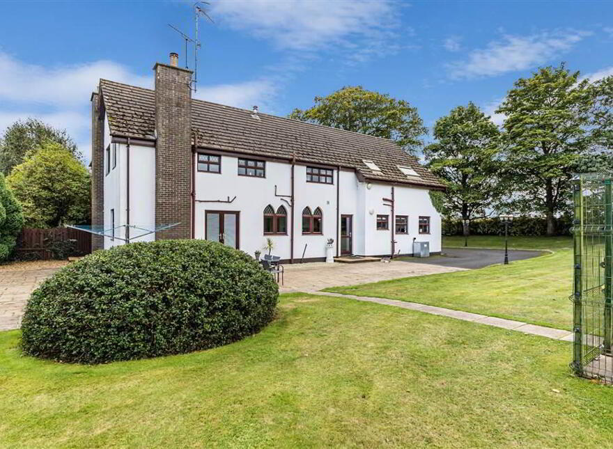 Tudor Lodge, 8a Harrys Road, Royal Hillsborough, BT26 6HJ