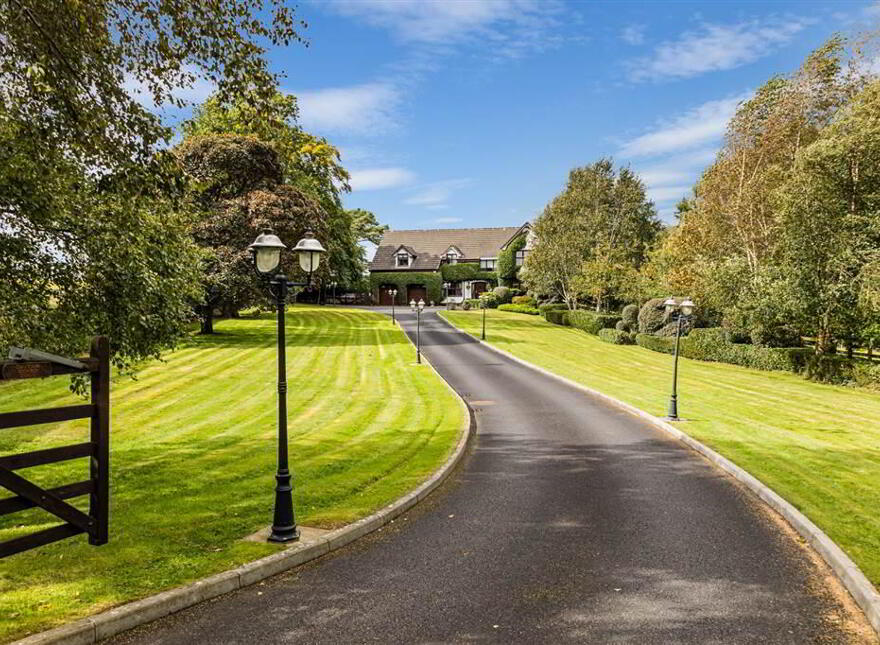 Tudor Lodge, 8a Harrys Road, Royal Hillsborough, BT26 6HJ