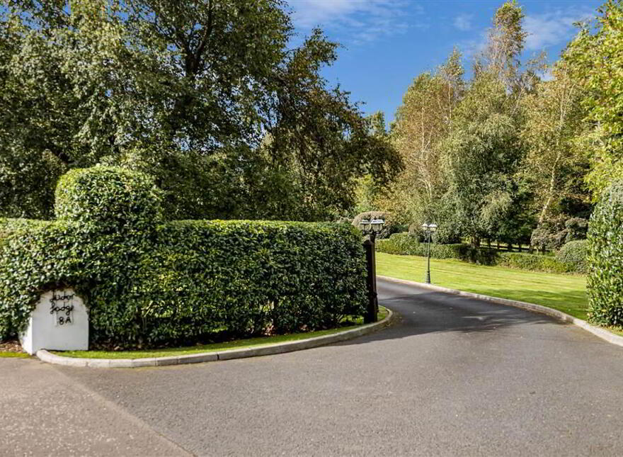Tudor Lodge, 8a Harrys Road, Royal Hillsborough, BT26 6HJ