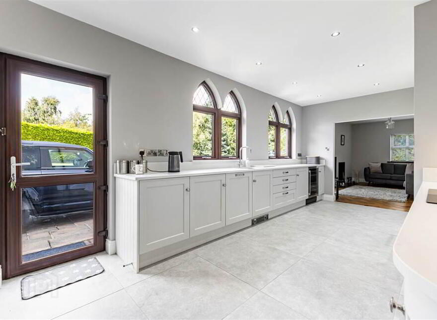 Tudor Lodge, 8a Harrys Road, Royal Hillsborough, BT26 6HJ
