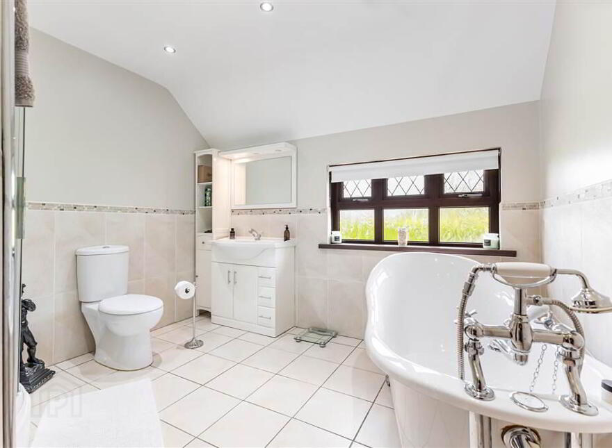 Tudor Lodge, 8a Harrys Road, Royal Hillsborough, BT26 6HJ
