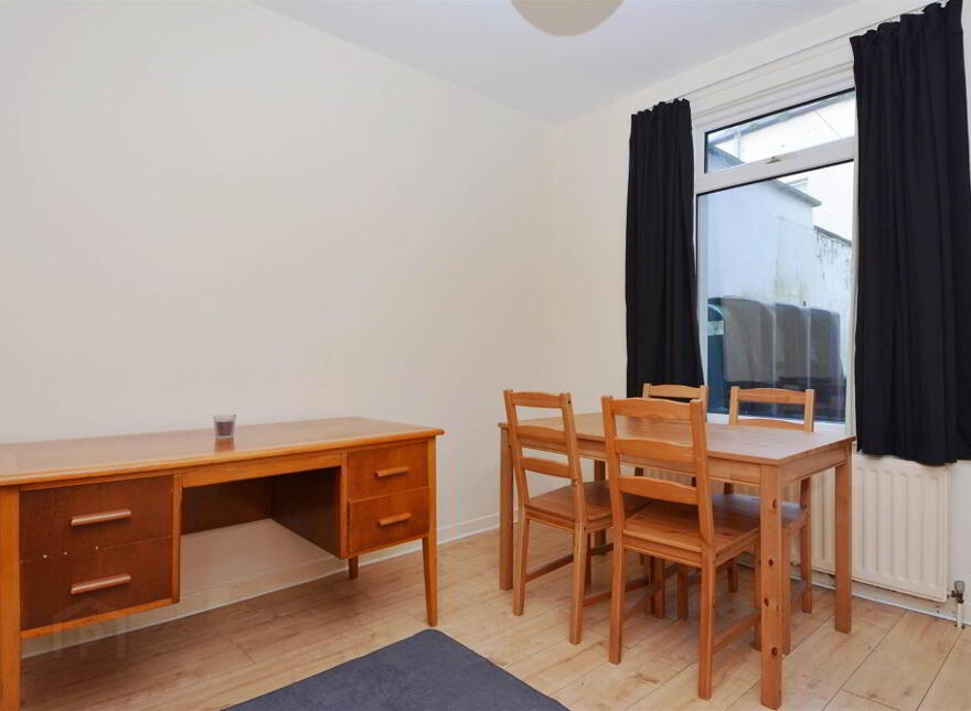 27 London Road, Belfast, BT6 8EY