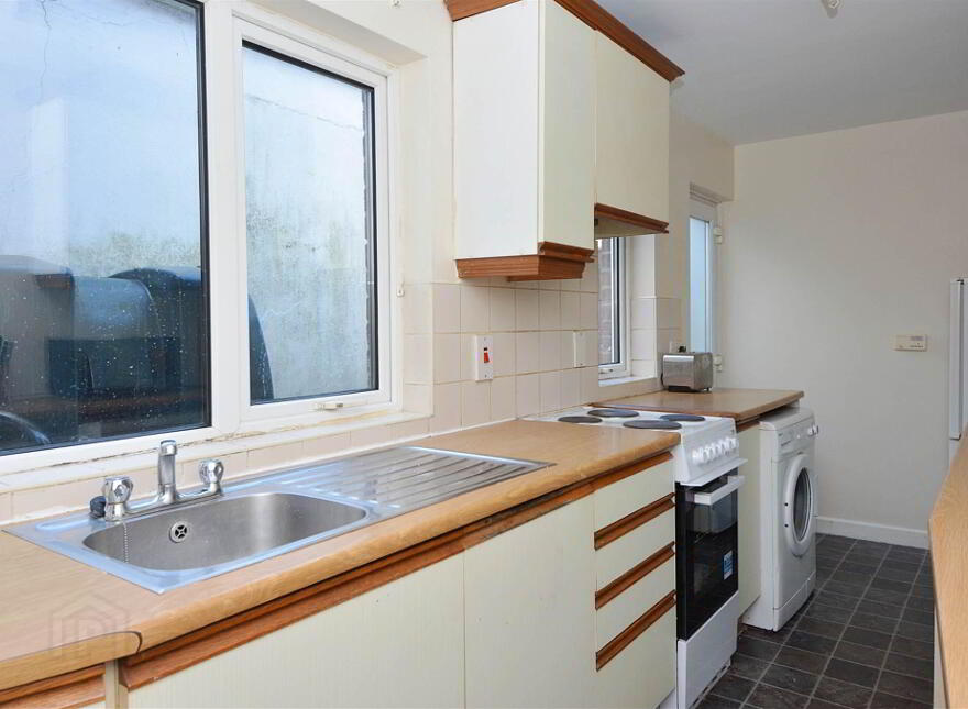27 London Road, Belfast, BT6 8EY