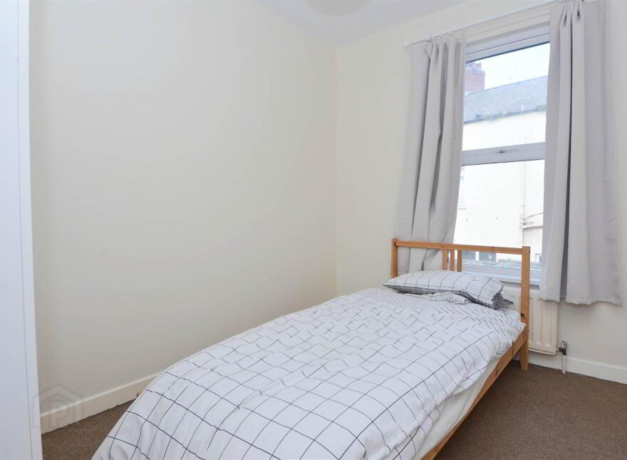 27 London Road, Belfast, BT6 8EY
