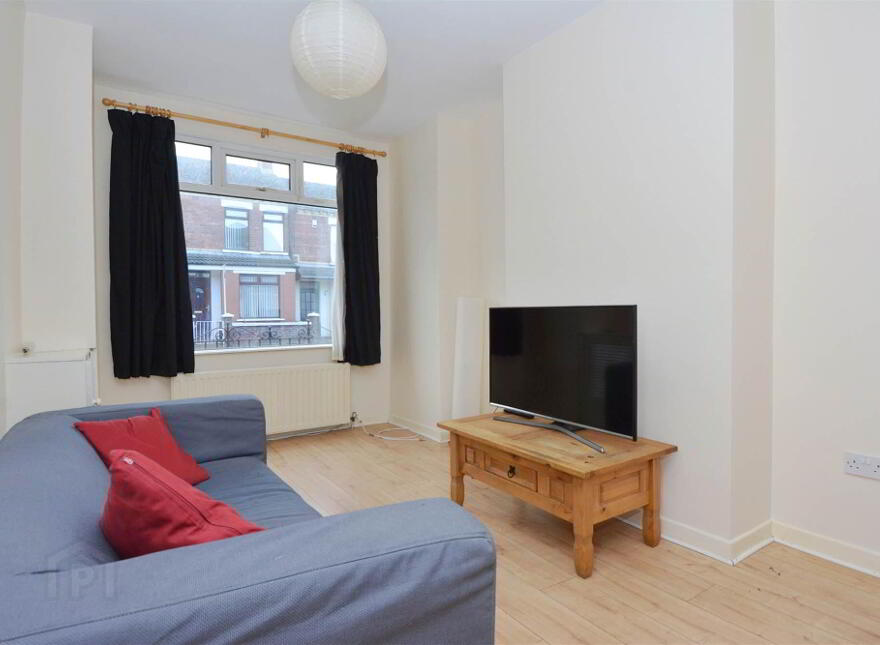 27 London Road, Belfast, BT6 8EY