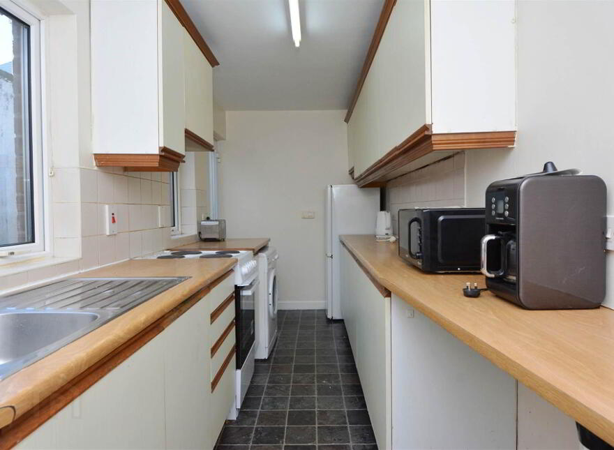 27 London Road, Belfast, BT6 8EY