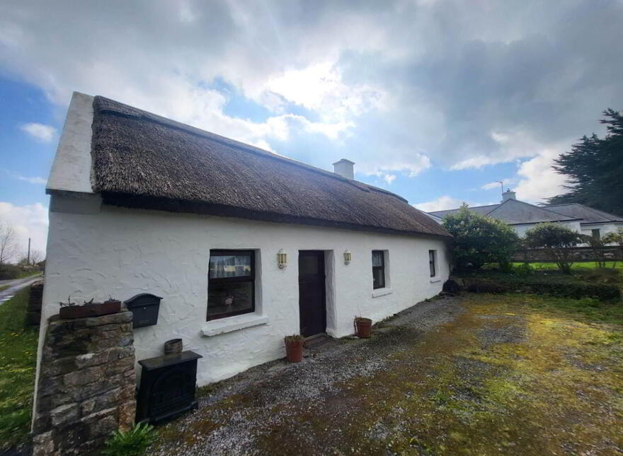 The Thatch, Mile Hill, Ballinrobe, F31V186