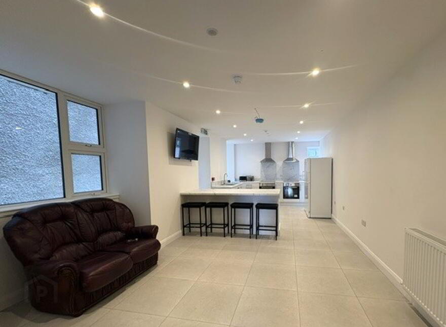 85 Eglinton Street, Student Let 26/27, Portrush, BT56 8DX