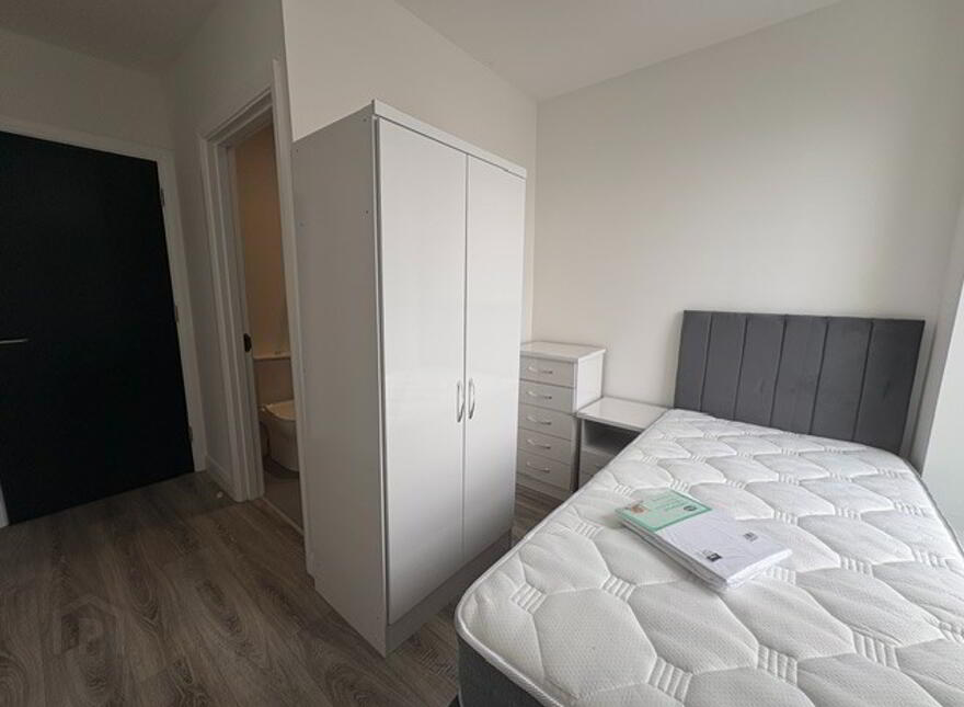 85 Eglinton Street, Student Let 26/27, Portrush, BT56 8DX
