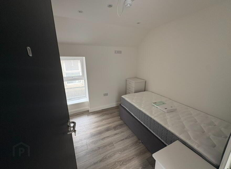 85 Eglinton Street, Student Let 26/27, Portrush, BT56 8DX