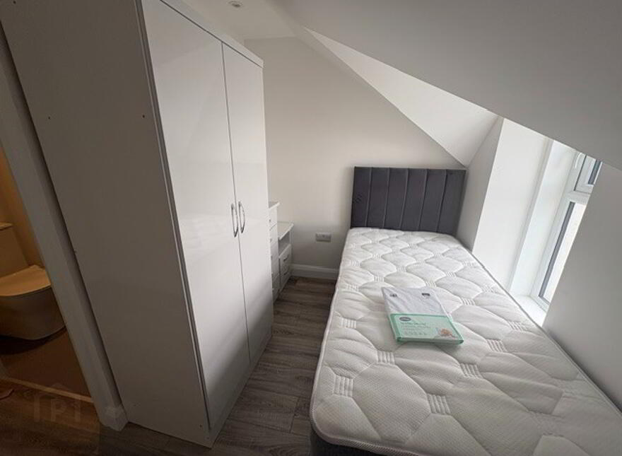 85 Eglinton Street, Student Let 26/27, Portrush, BT56 8DX