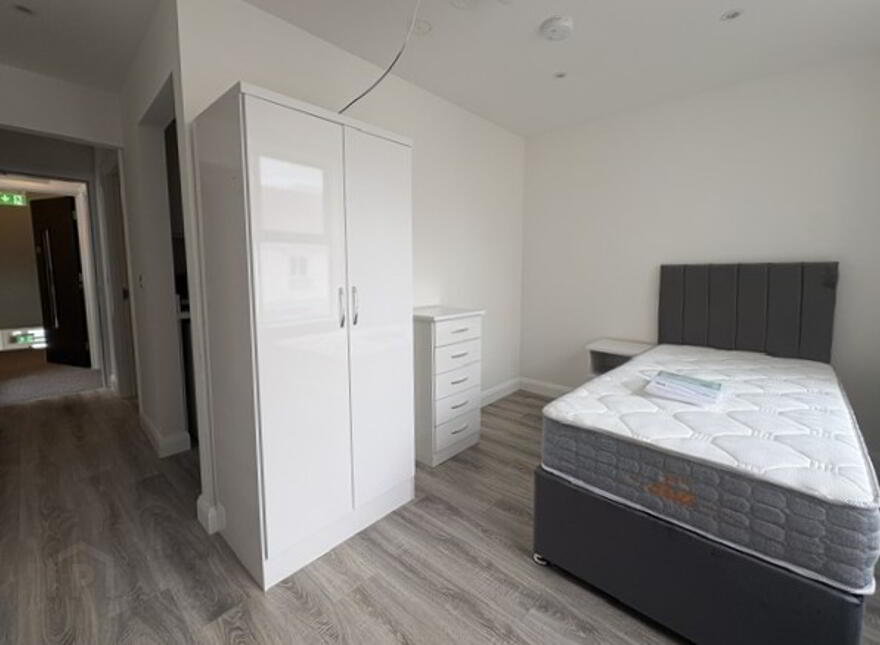 85 Eglinton Street, Student Let 26/27, Portrush, BT56 8DX