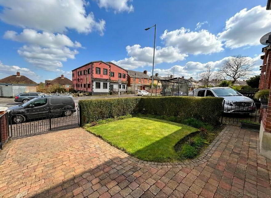 559 Oldpark Road, Belfast, BT14 6QW