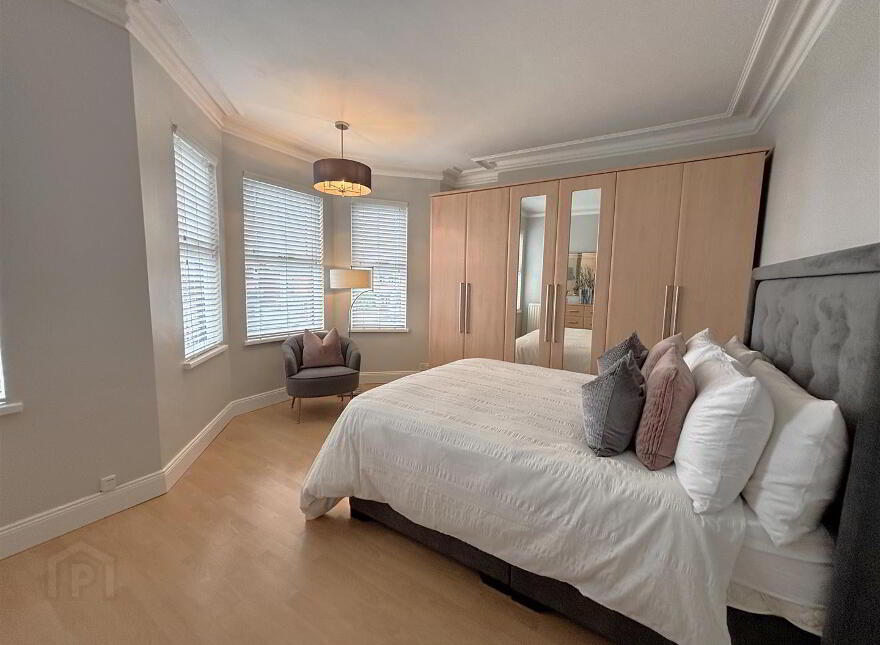 559 Oldpark Road, Belfast, BT14 6QW