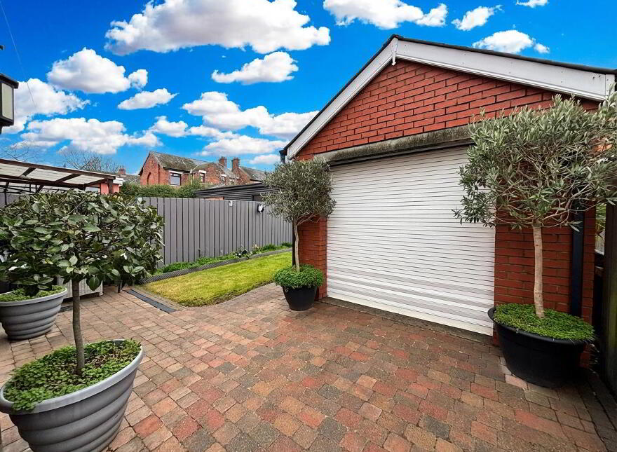 559 Oldpark Road, Belfast, BT14 6QW