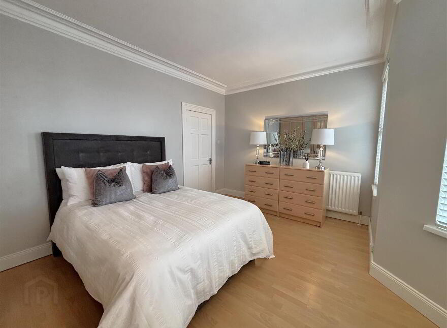 559 Oldpark Road, Belfast, BT14 6QW