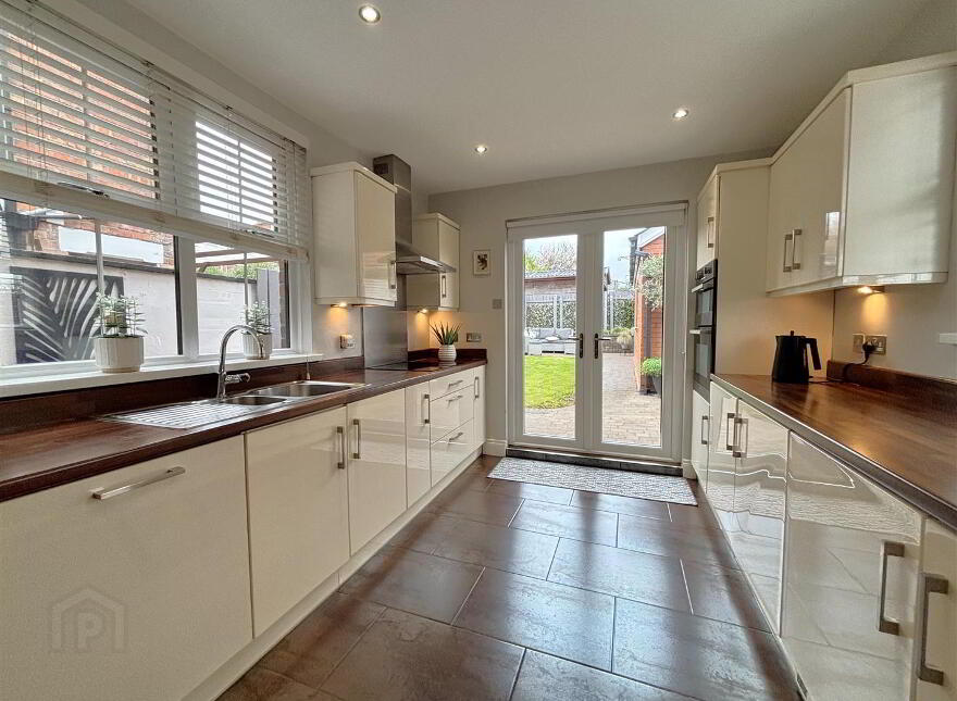 559 Oldpark Road, Belfast, BT14 6QW
